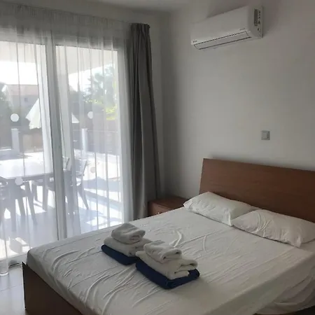 Coral Bay 7, Walking Distance To The Villa *