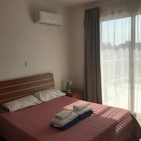 Coral Bay 7, Walking Distance To The Peyia