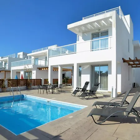 Coral Bay 7, Walking Distance To The *