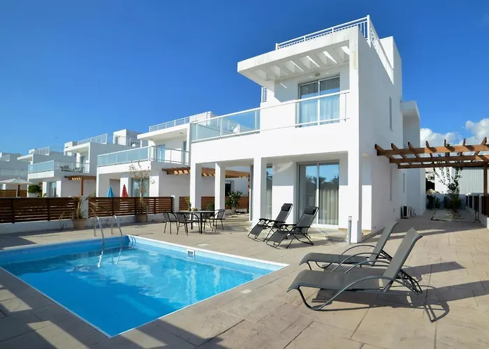 Coral Bay 7, Walking Distance To The *